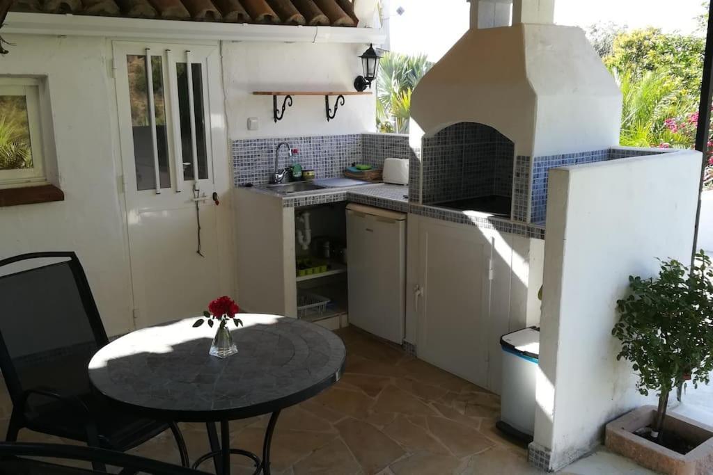 Tiny House 12M2 In Holiday Park With 55 M2 Pool トロクス エクステリア 写真